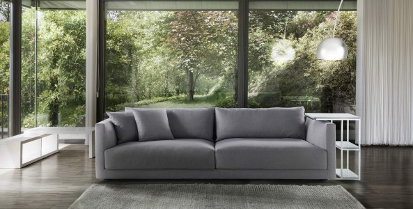 Divano dal design elegante, con struttura in legno, modello Matilda, disponibile da Tappezzeria Gatti