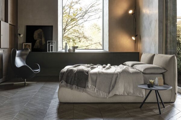 Letto con doppia testiera modello Quadrotto, disponibile da Tappezzeria Gatti