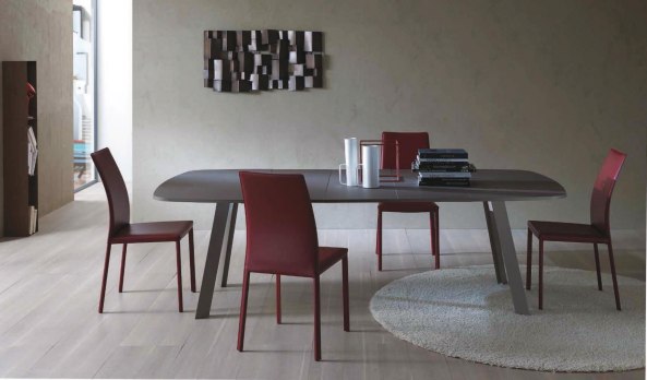 Tavolo rotondo dal design essenziale, modello Upper round, disponibile da Tappezzeria Gatti