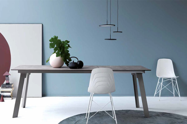 Tavolo con struttura in metallo, modello Point, disponibile da Tappezzeria Gatti