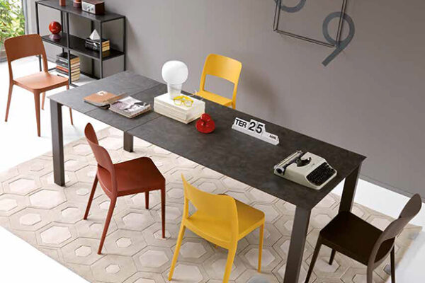 Tavolo versatile modello Replai, disponibile da Tappezzeria Gatti