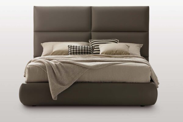 Letto imbottito elegante, modello Olimpo, disponibile da Tappezzeria Gatti