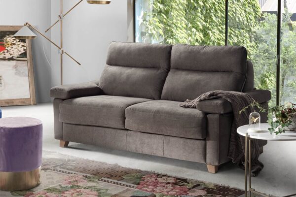 Divano letto confortevole modello Lucio, disponibile da Tappezzeria Gatti