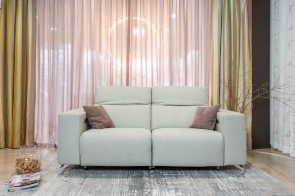 Divano moderno Dubai, disponibile da Tappezzeria Gatti